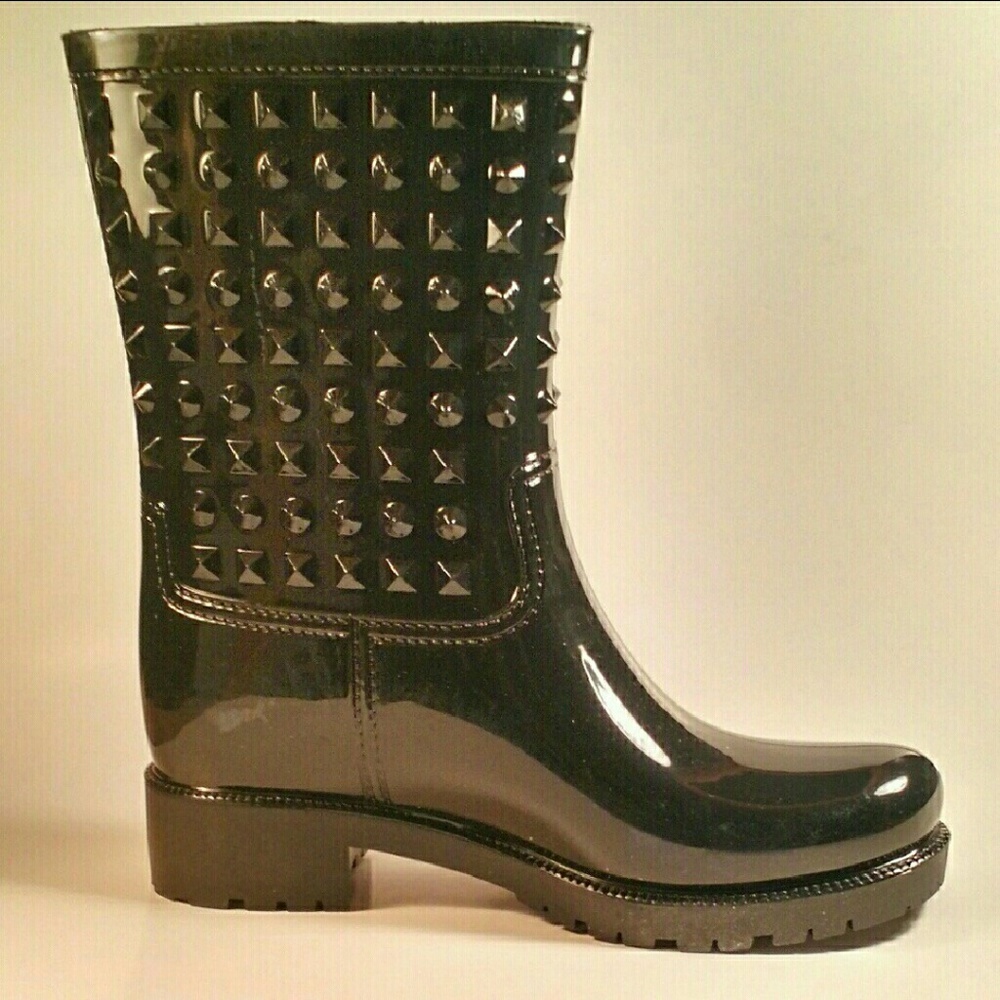 BLACK RAIN BOOTS